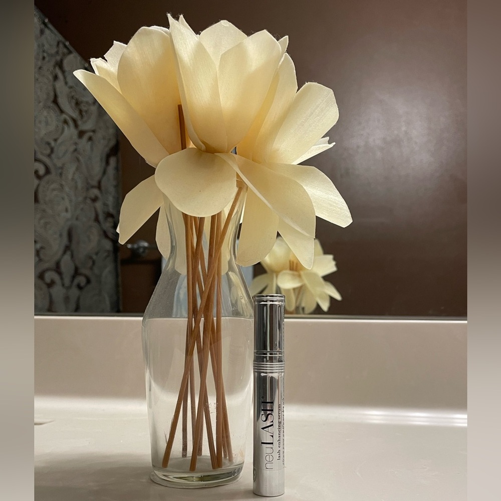 neuLASH lash enhancing serum